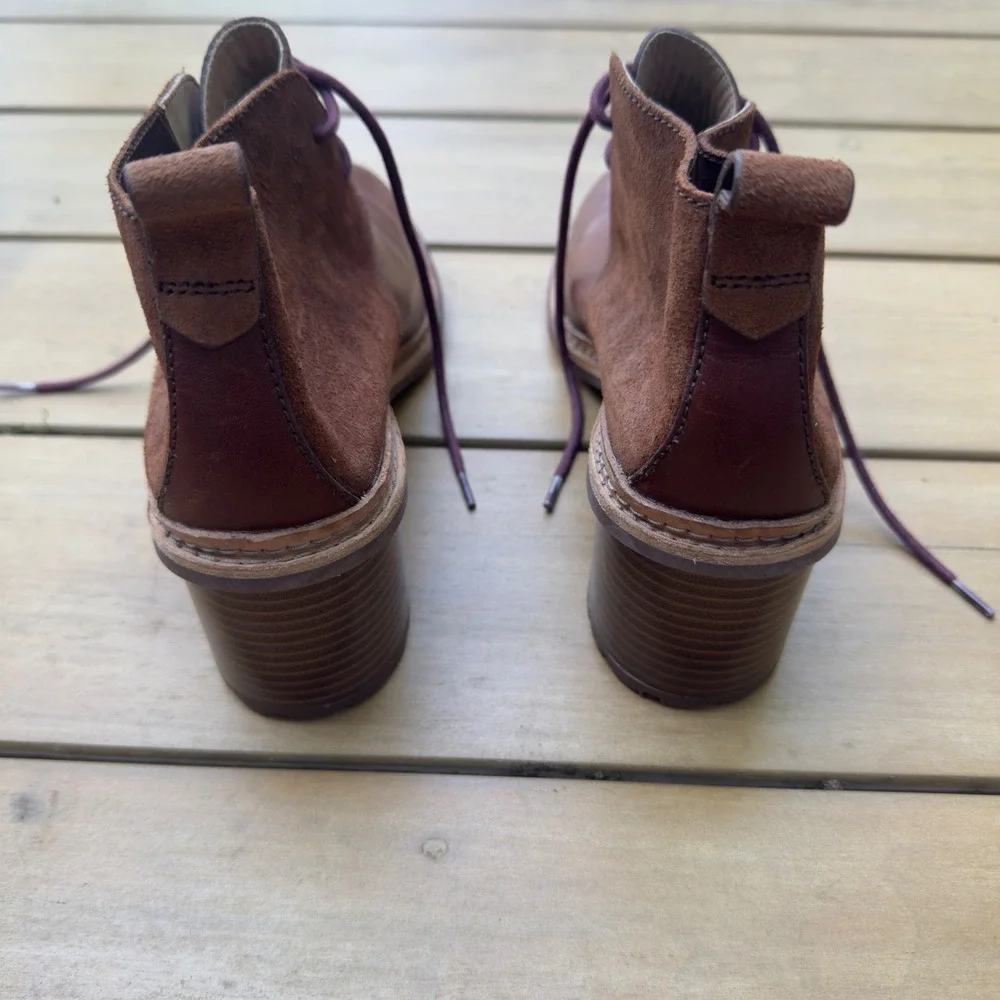 Clarks Trace Glow Womens 9.5 Mahogany Leather Suede Lace Up Heeled Ankle Boots
